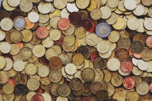 Co decyduje o wartości monety w skupie?